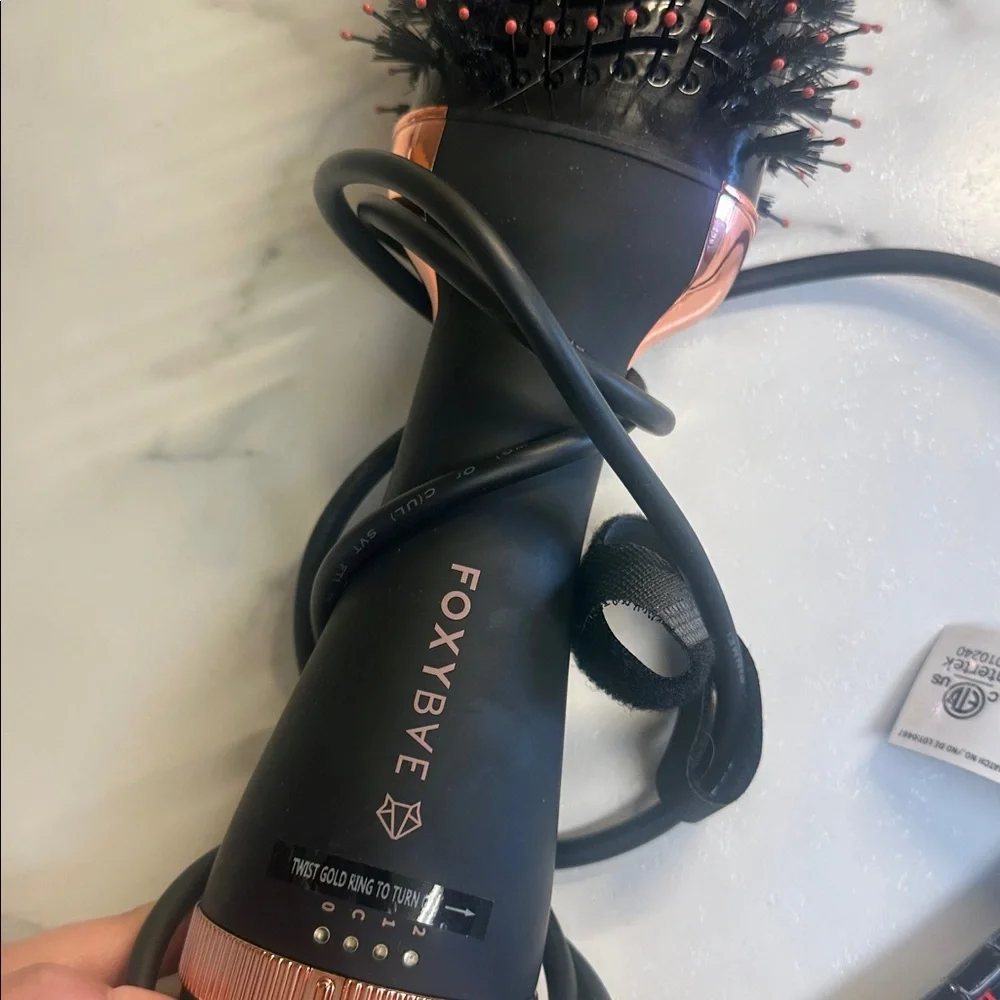 FoxyBae Hair Dyer Brush - Picture 5 of 5